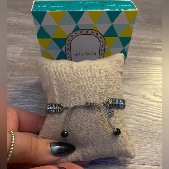 STELLA & DOT- Farren Pulley Bracelet - Picture 3 of 4